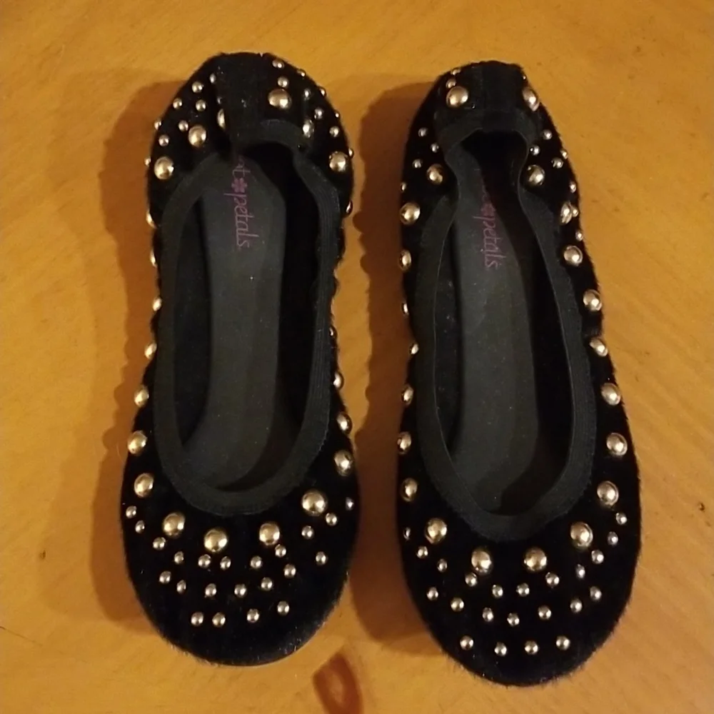 Black Foot Petals flats w studs - Picture 2 of 8